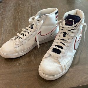 NIKE HIGH TOPS size 10